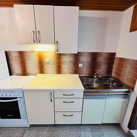 Sea Breeze Apartments With Private Beach And Boat Anchorage Stara Novalja Zimmer foto