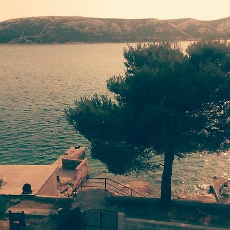 Sea Breeze Apartments With Private Beach And Boat Anchorage Stara Novalja Exterior foto