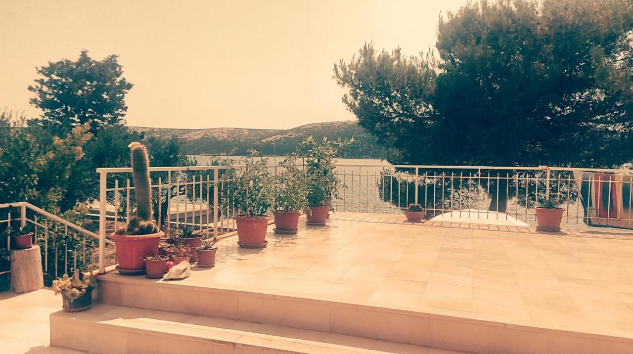 Sea Breeze Apartments With Private Beach And Boat Anchorage Stara Novalja Exterior foto