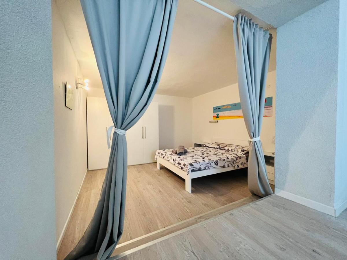 Sea Breeze Apartments With Private Beach And Boat Anchorage Stara Novalja Exterior foto