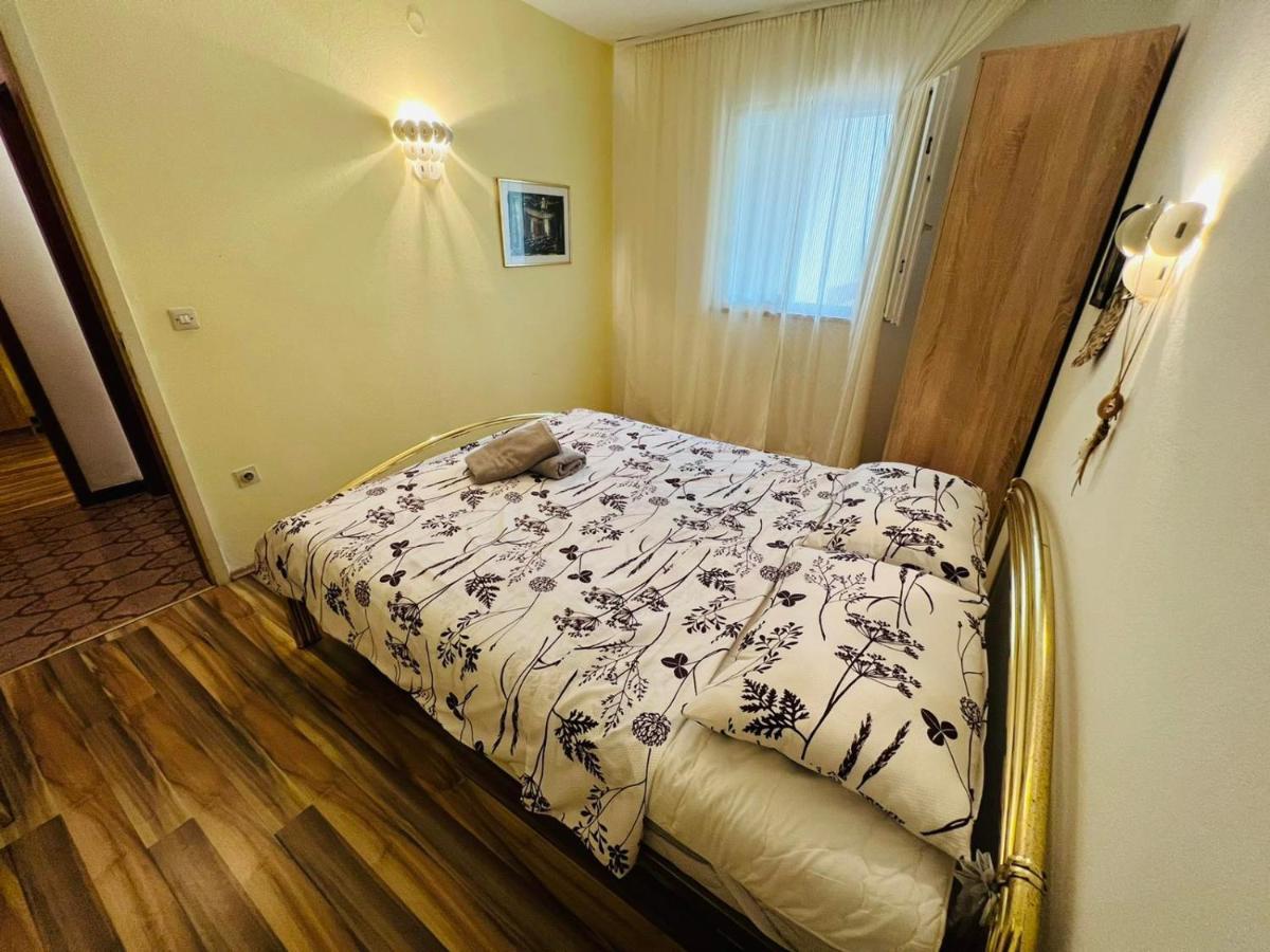 Sea Breeze Apartments With Private Beach And Boat Anchorage Stara Novalja Exterior foto
