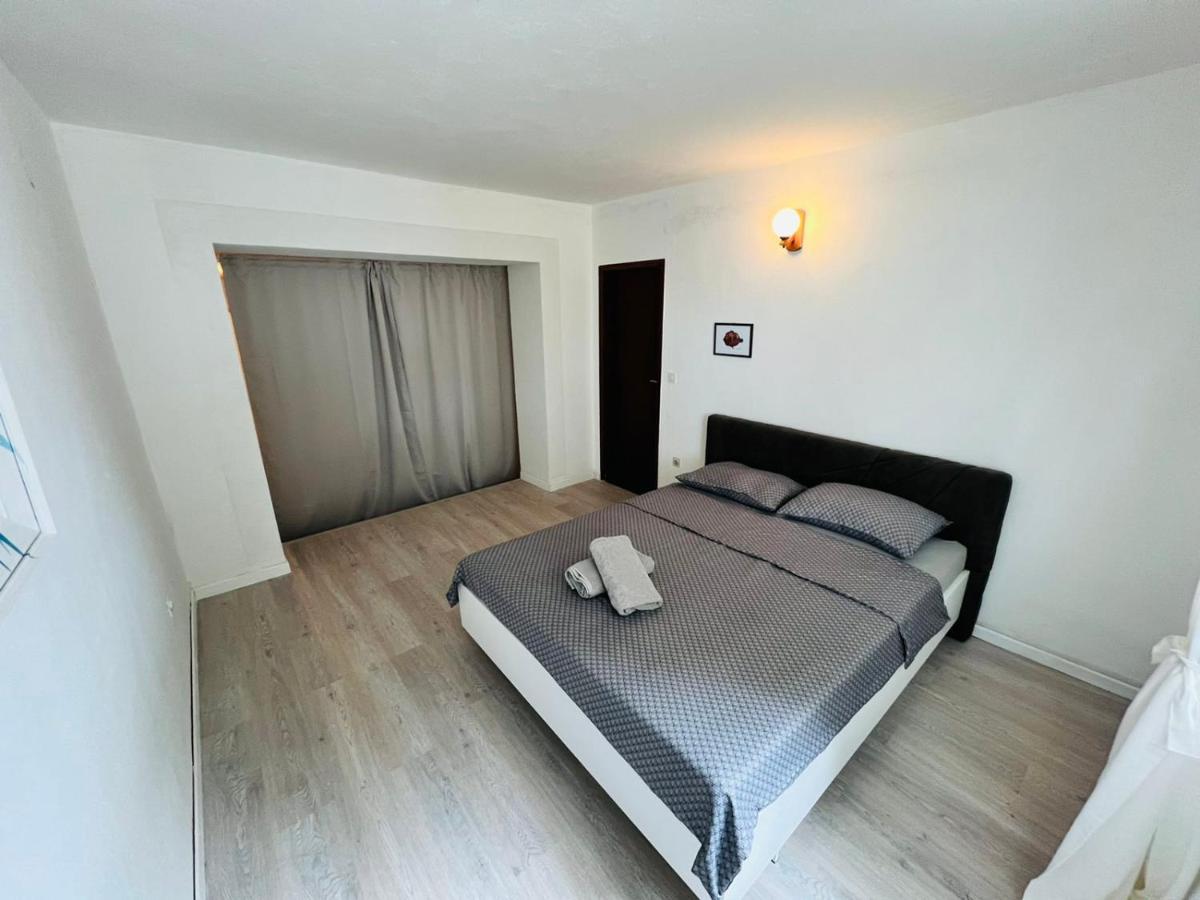 Sea Breeze Apartments With Private Beach And Boat Anchorage Stara Novalja Exterior foto