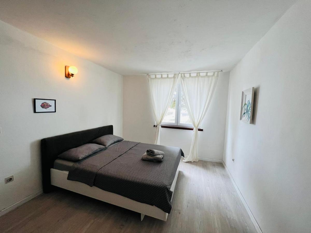 Sea Breeze Apartments With Private Beach And Boat Anchorage Stara Novalja Exterior foto