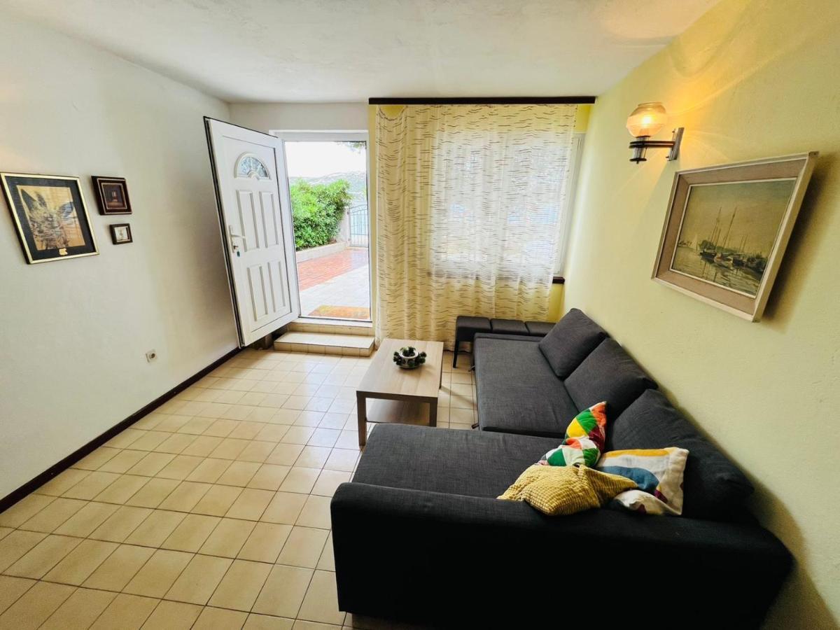 Sea Breeze Apartments With Private Beach And Boat Anchorage Stara Novalja Exterior foto
