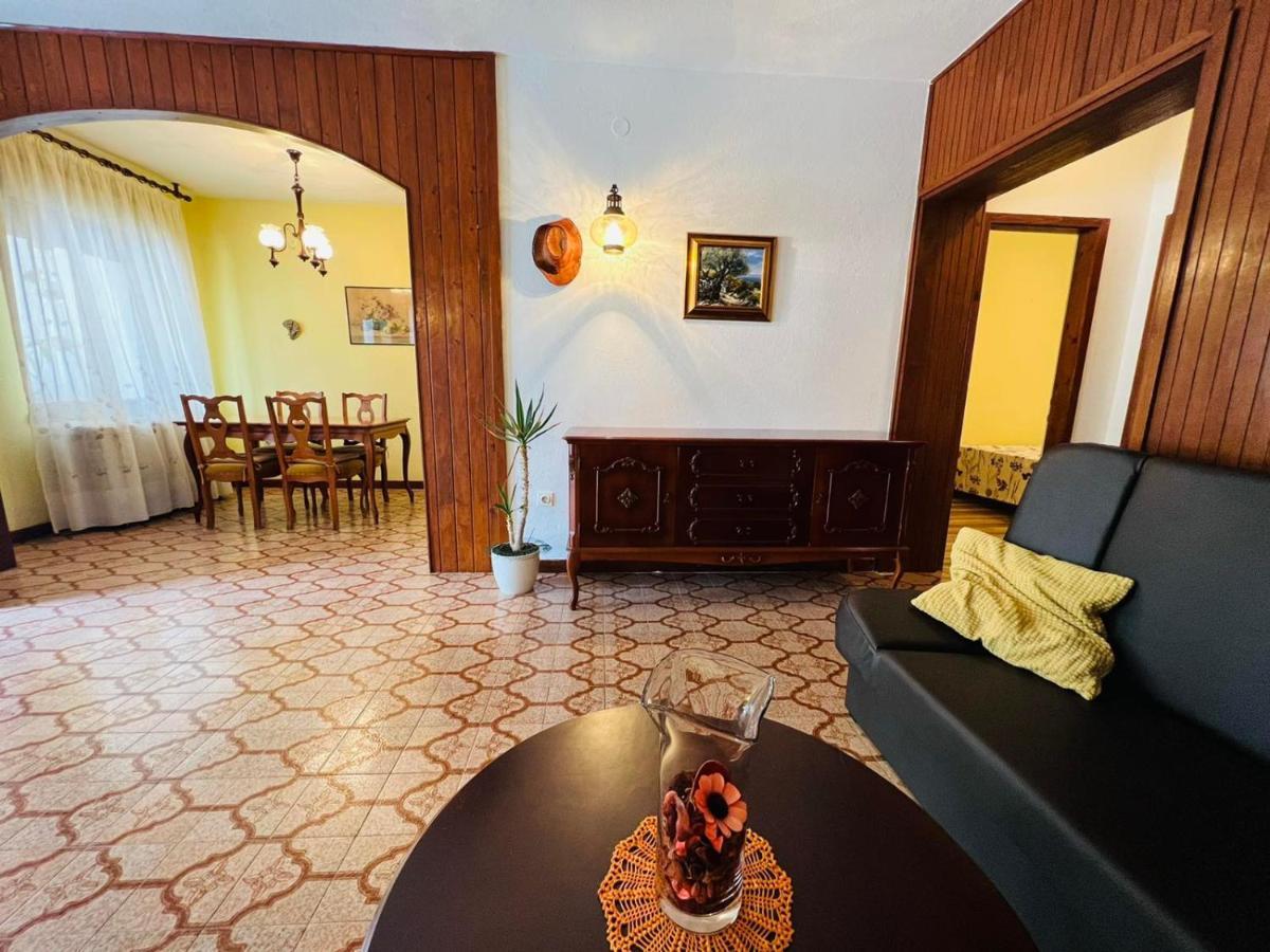 Sea Breeze Apartments With Private Beach And Boat Anchorage Stara Novalja Exterior foto