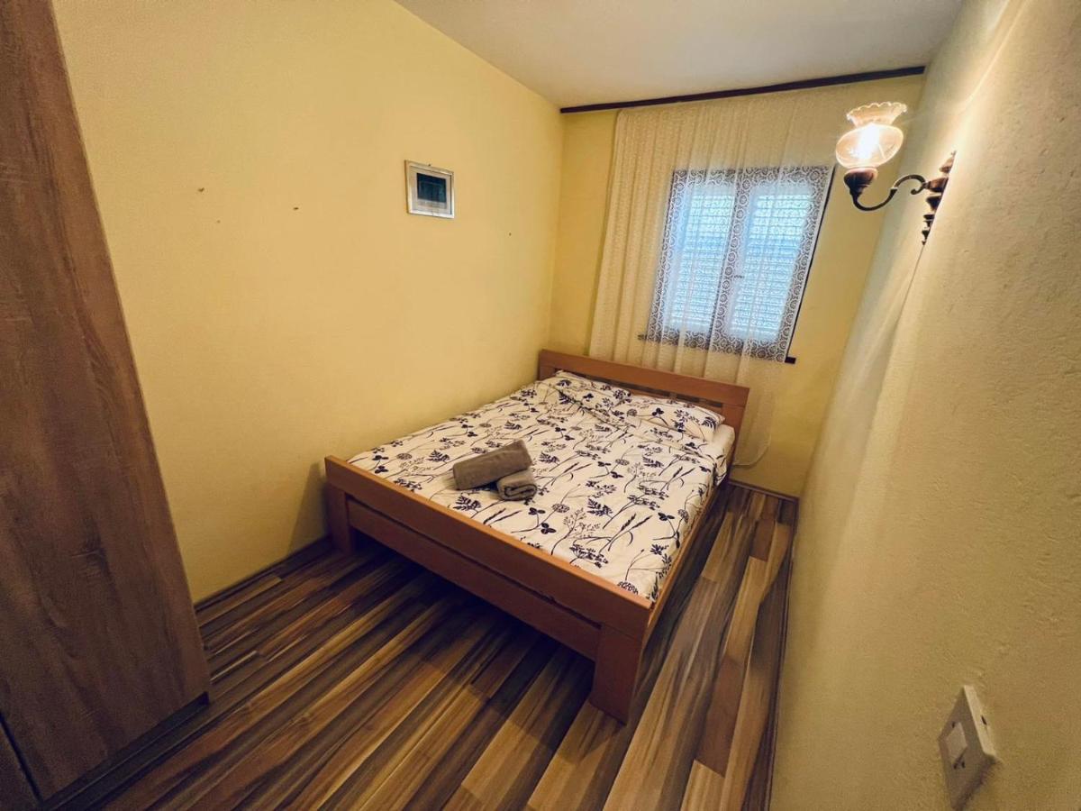 Sea Breeze Apartments With Private Beach And Boat Anchorage Stara Novalja Exterior foto